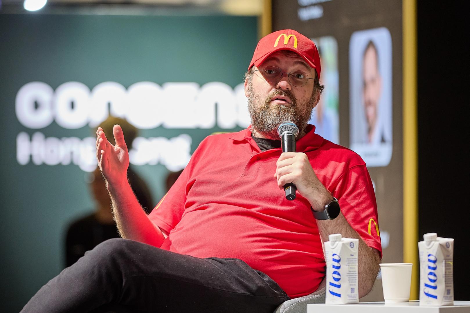 Cardano: impacto de la retirada de Hoskinson y desafíos del ecosistema en su valoración